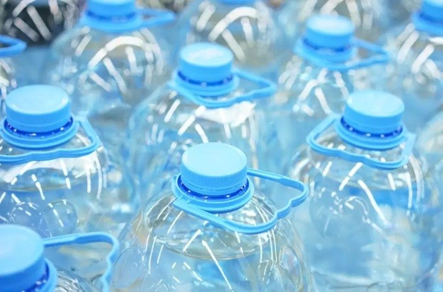 Advierten sobre ventas ilegales de agua en bidones recargables