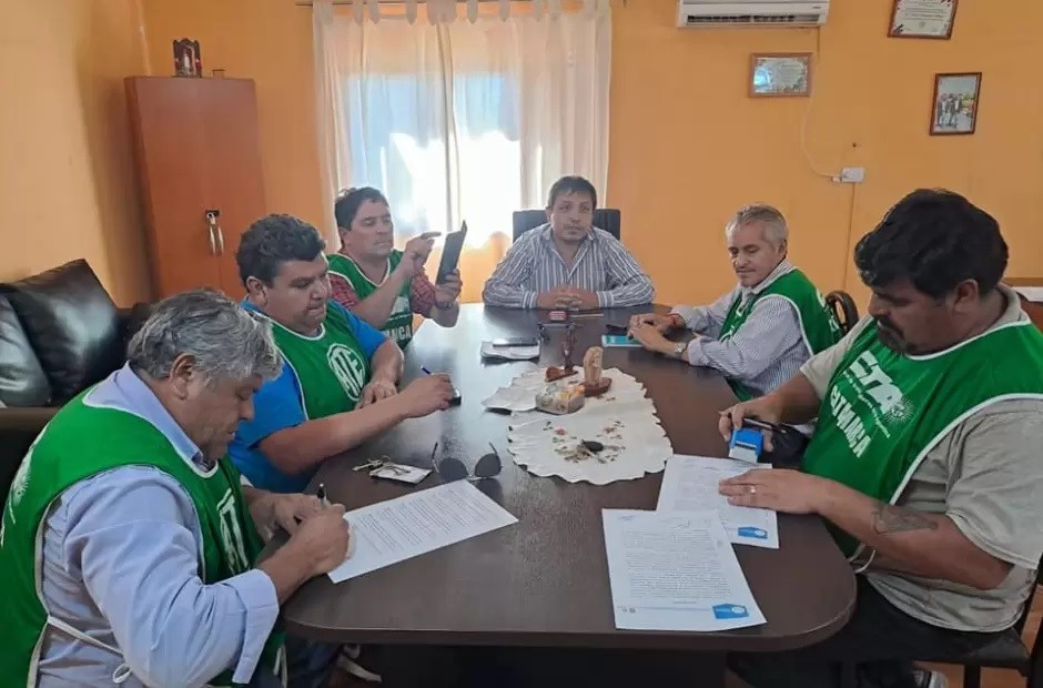 Tinogasta cerró un acuerdo salarial, con un piso de $100.000 pesos