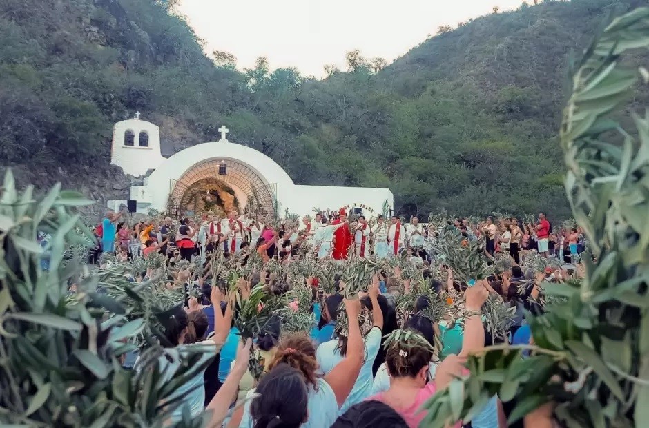 Miles de fieles peregrinaron a la Gruta de la Virgen del Valle dando inicio a la Semana Santa