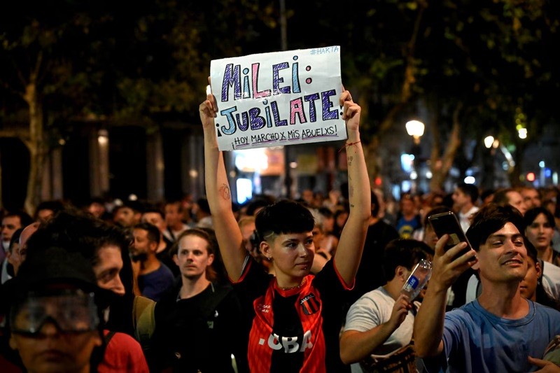 La marcha por los jubilados se replicó con fuerza, pero el mega operativo en el Congreso evitó otra jornada de enfrentamientos