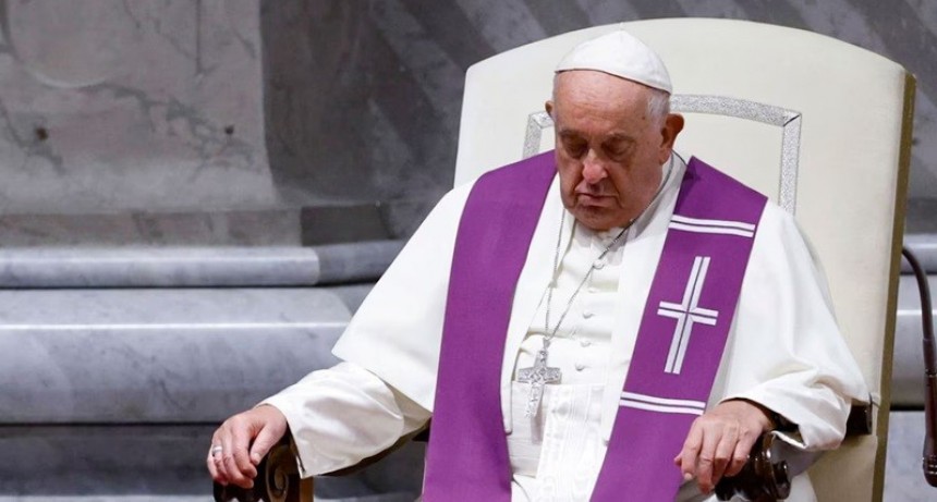 El Vaticano informó que el papa Francisco se encuentra “estable” tras una noche de buen descanso