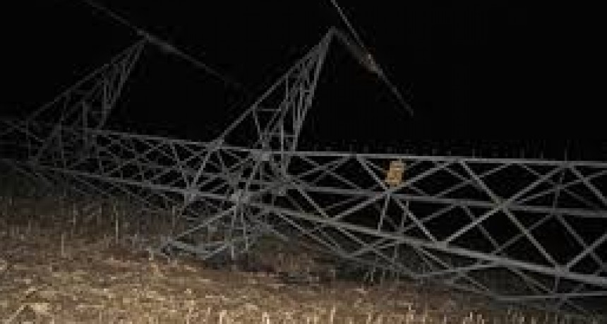 Un temporal derrumbó torres de alta tensión y provocó un apagón en todo el oeste catamarqueño