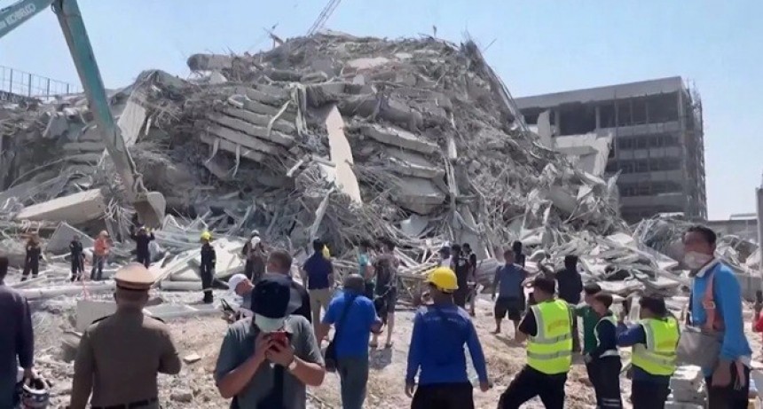 Un sismo con epicentro en Myanmar provocó el derrumbe de un edificio en Bangkok