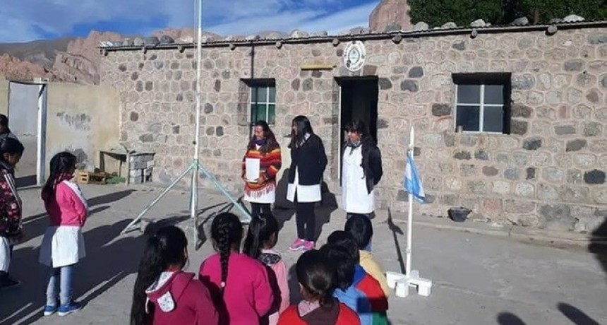 Los 16 niños de El Tolar, sin clases por mal estado de la Escuela Nº 474