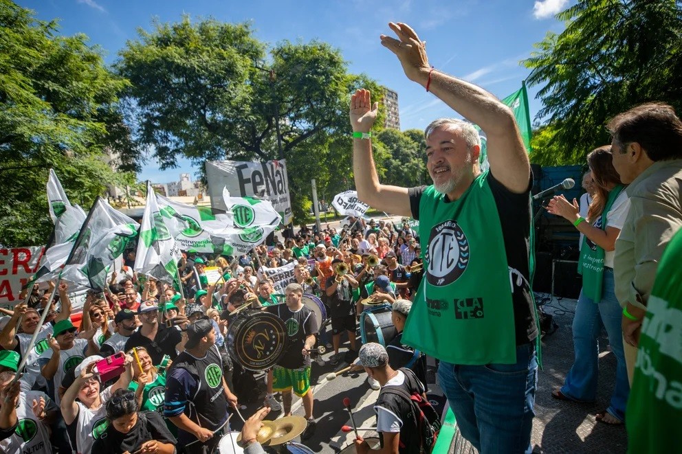 Día clave para la ofensiva sindical contra el Gobierno: la CGT delibera hoy sobre un nuevo paro y protestan los estatales
