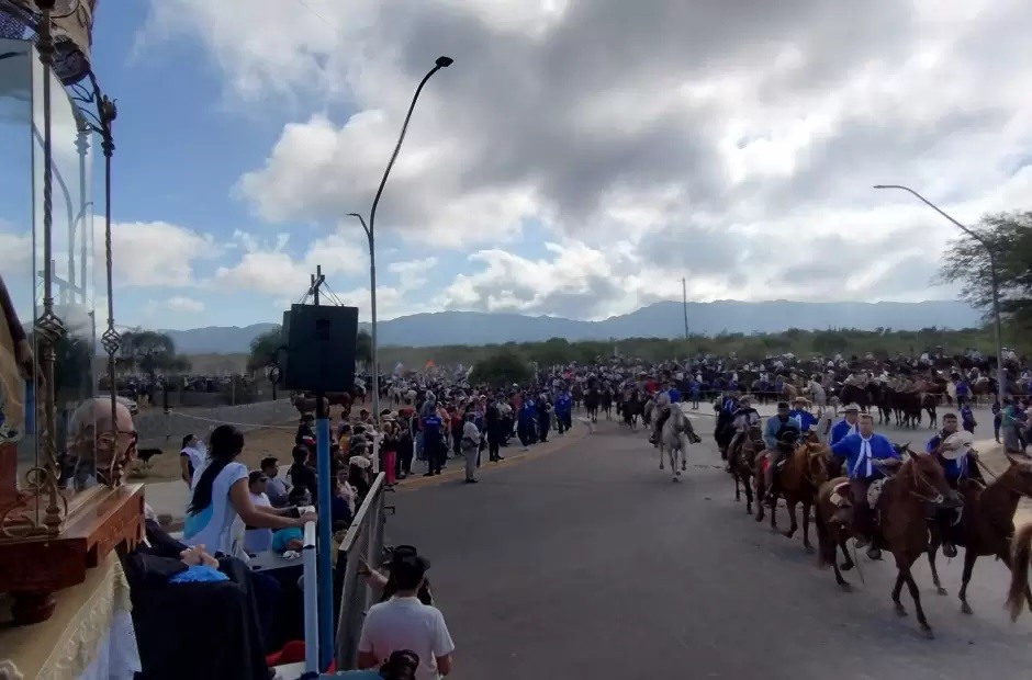 Cabalgata por María: miles de gauchos, honraron a la Madre del Valle