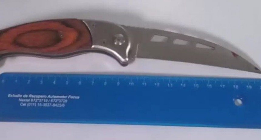 Impactante: Una adolescente de 14 años apuñaló a su compañera en plena clase