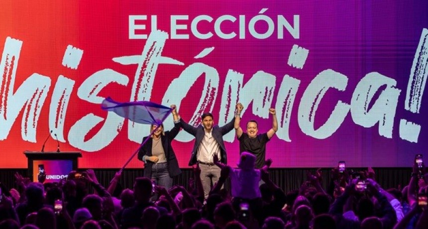 Maximiliano Pullaro logró un triunfo en Santa Fe que lo acerca a su reelección, mientras la oposición no pudo instalar un candidato claro para el 2027