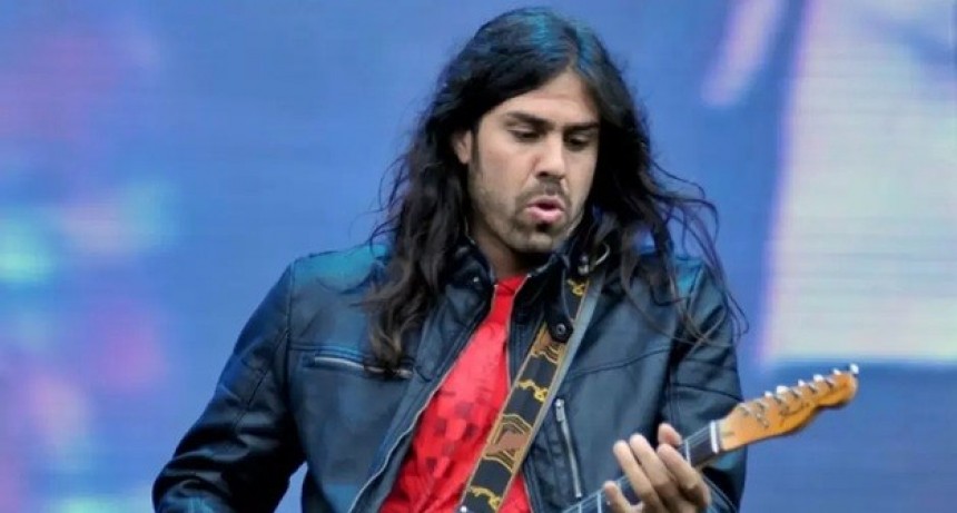 Denunciaron al cantante de La Mancha de Rolando por atropellar a un motociclista y darse a la fuga