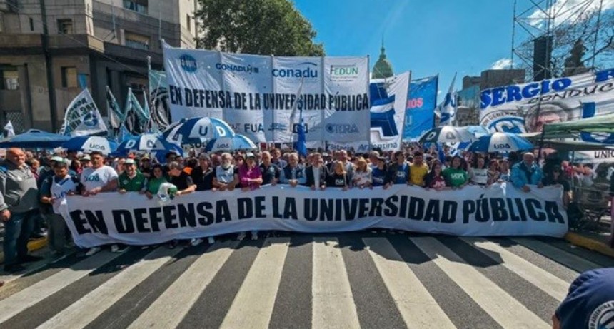 A un año de la marcha universitaria, los docentes paran en reclamo por los salarios