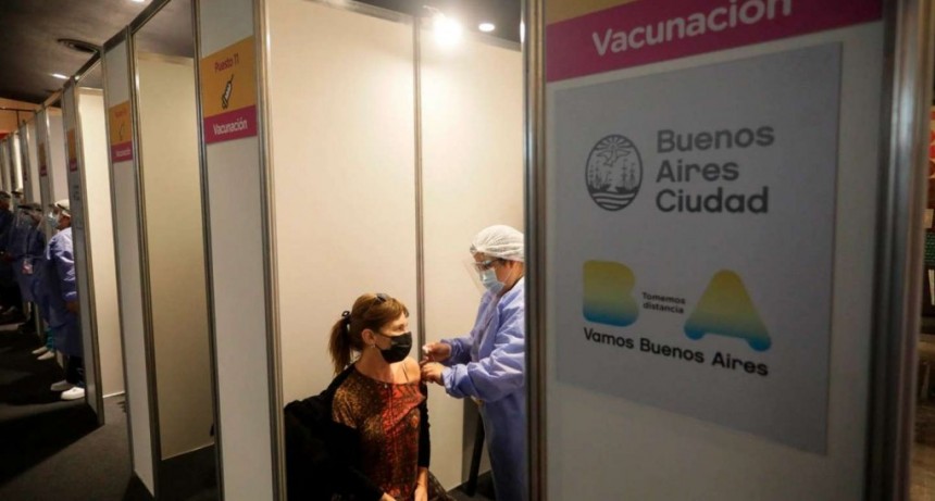 CABA abrió la inmunización a mayores de 40 años y Quirós habló de la posibilidad de combinar vacunas ante la falta de segundas dosis de Sputnik V