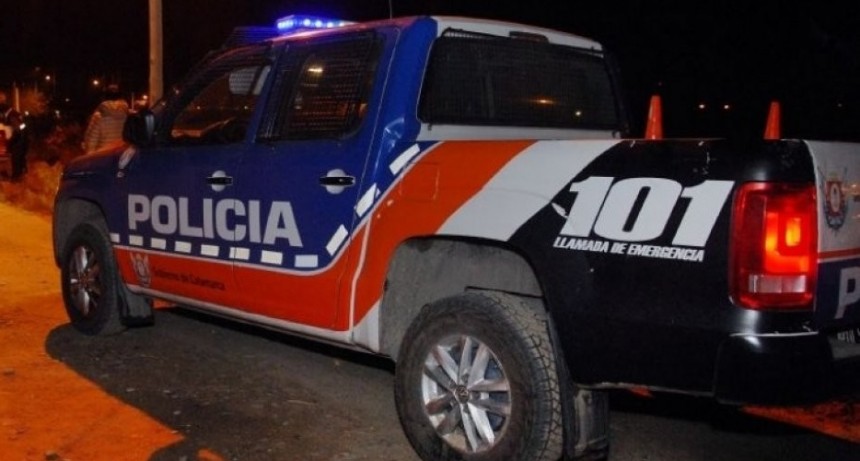 Fingieron ser policías, lo golpearon, maniataron y encerraron en el baño para robarle
