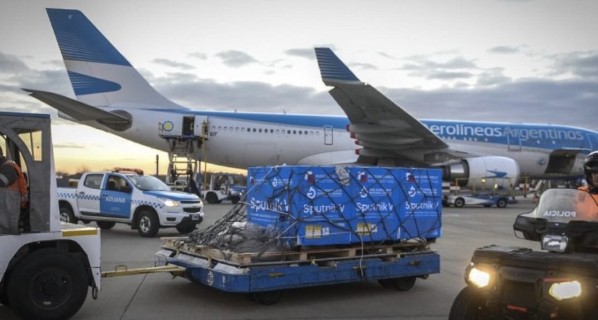 Coronavirus: arribó un vuelo con más de 700 mil vacunas Sputnik V