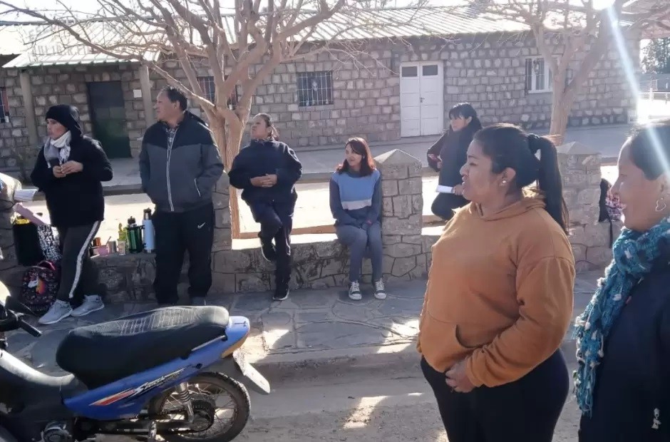 Padres tomaron la Escuela n° 336 de Cóndor Huasi: reclaman por el mal estado del edificio