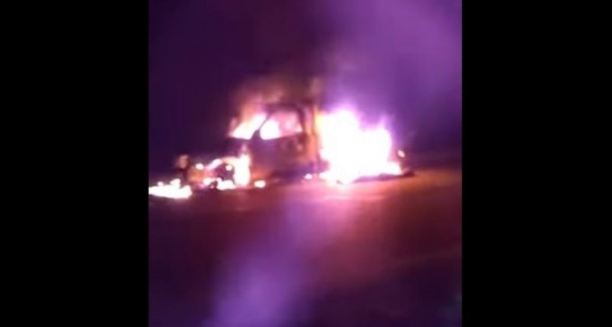 Chumbicha: una ambulancia se incendió en plena madrugada