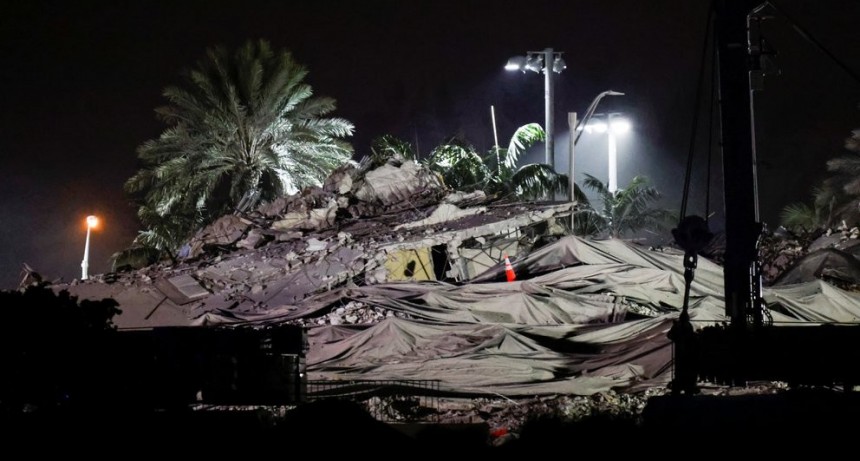Demolieron los restos del complejo colapsado en Miami