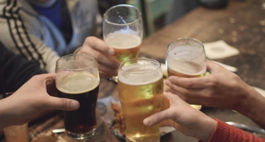 Denunció que le robaron 400 mil pesos durante una reunión con amigos