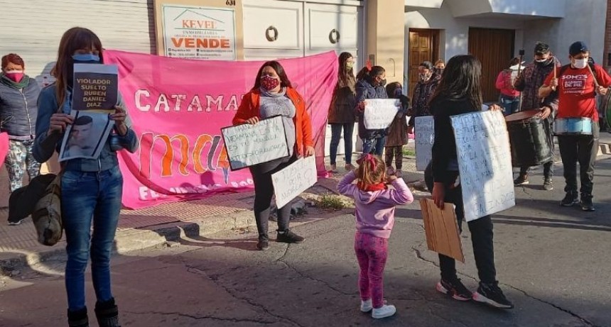 Protesta en Fiscalía en contra de un abusador y un violento