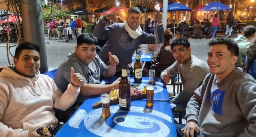 Importante concurrencia en los bares por el Día del Amigo