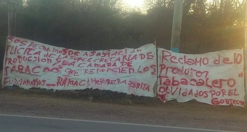 Productores tabacaleros que cortan ruta nacional 64 temen represión