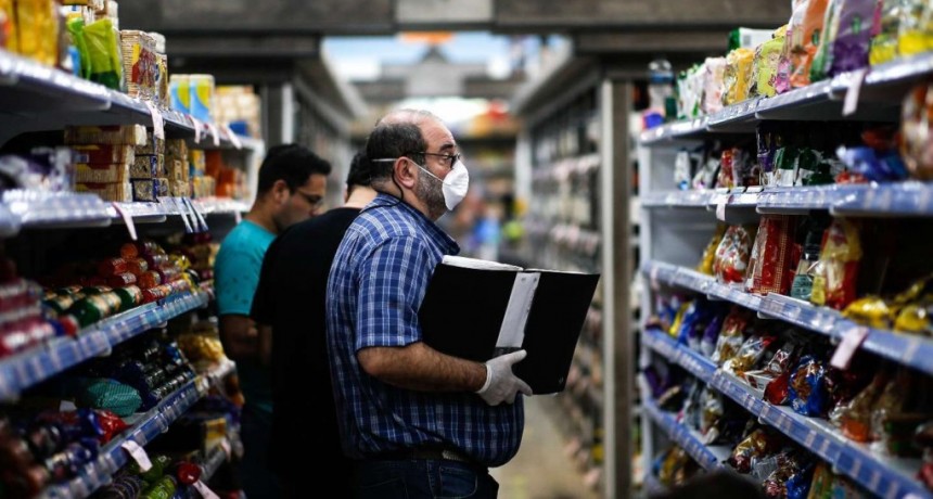 Por qué la canasta básica aumenta más que la inflación y cómo repercute eso en el bolsillo