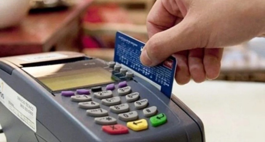 Planes de cuotas, más compras con débito y menor demanda de efectivo: así se usan las tarjetas en la Argentina