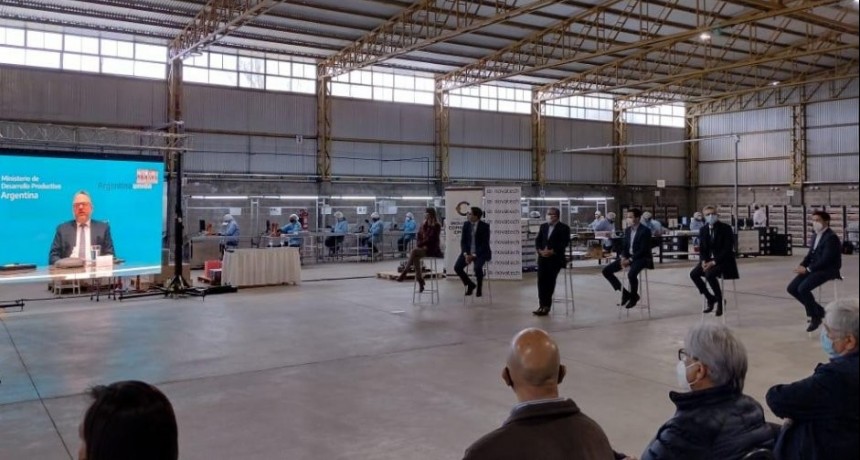 Trotta acompañó a Jalil en la inauguración de una fábrica que aportará a un programa educativo