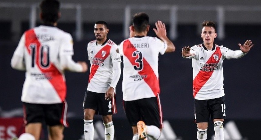 River cambió a tiempo y pudo rescatar un empate 1-1 ante Huracán que le deja sabor a poco