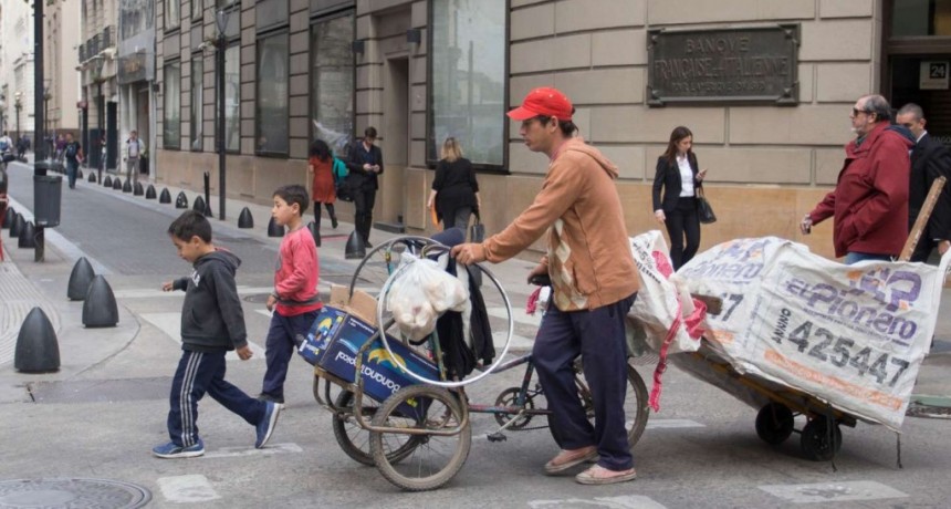 Pese a que creció el gasto social, más de la mitad de los chicos menores de 15 años del Conurbano es pobre