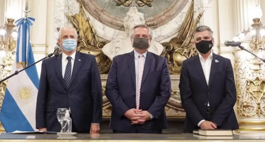 Fernández les tomó juramento a los nuevos ministros Jorge Taiana y Juan Zabaleta
