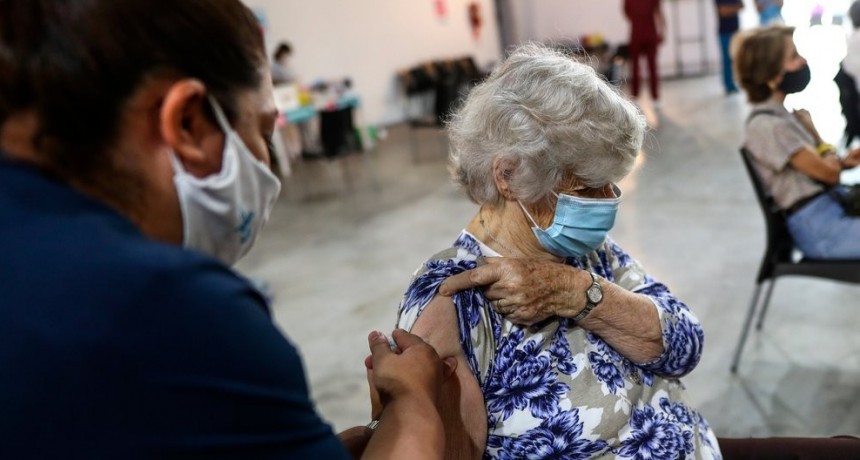 Quiénes son las 19 millones de personas que aún no se aplicaron la primera dosis de la vacuna contra el COVID-19 en Argentina