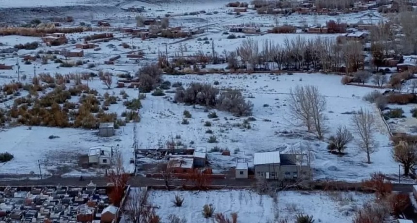 Habemus nieve en Antofagasta de la Sierra y las postales son bellísimas