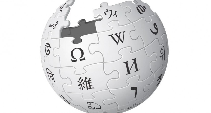 Wikipedia sufrió un hackeo en el que cambiaron su plantilla tradicional por la esvástica