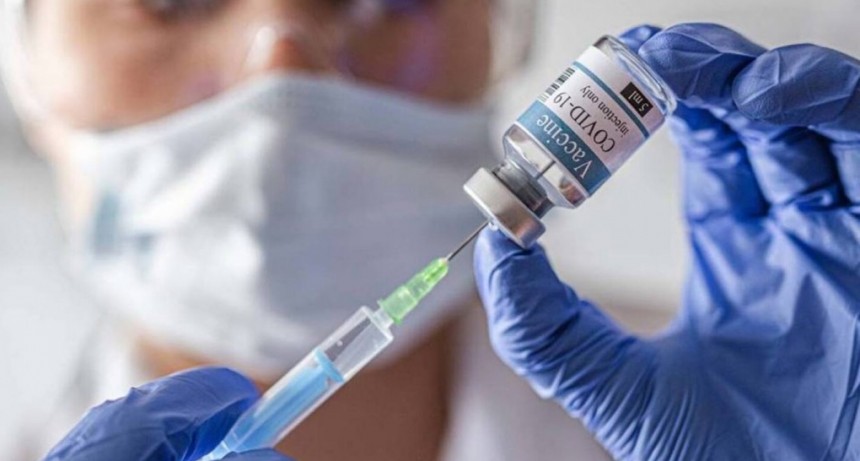 Científicos británicos estudian combinar las vacunas contra la gripe y el COVID-19 en una sola inyección
