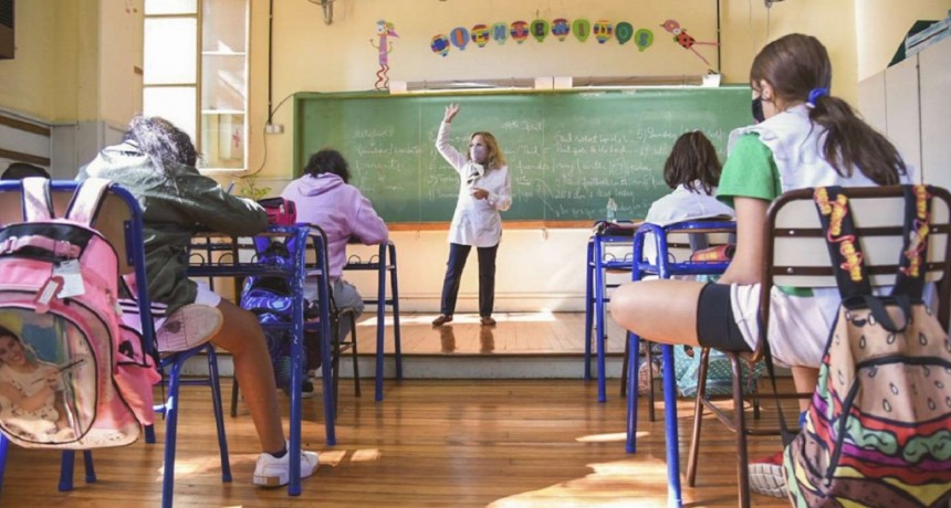 El Gobierno reducirá a 90 centímetros el distanciamiento en las aulas para garantizar la presencialidad plena: qué dicen los infectólogos