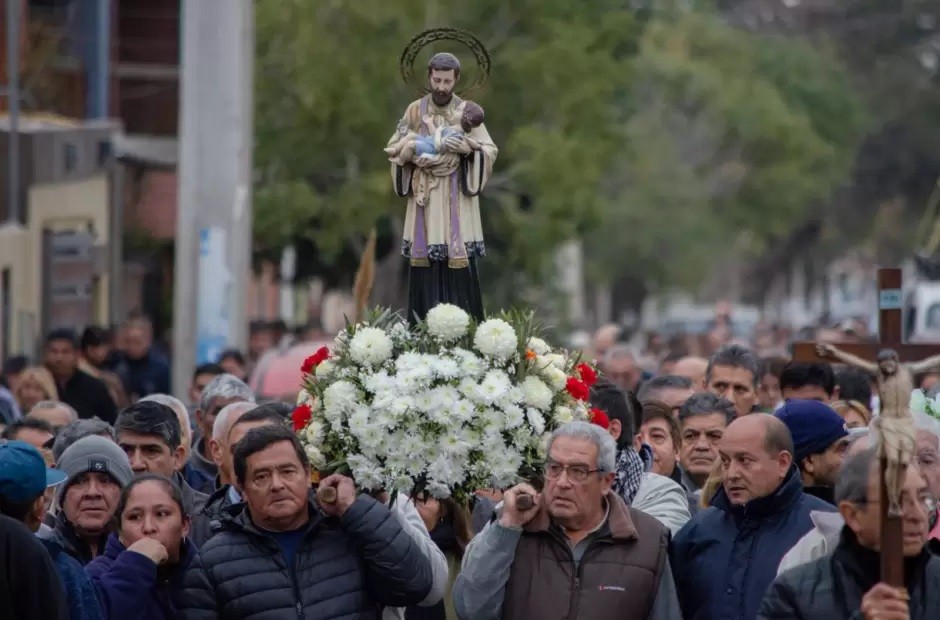 Cientos de catamarqueños dijeron presente en la procesión de San Cayetano