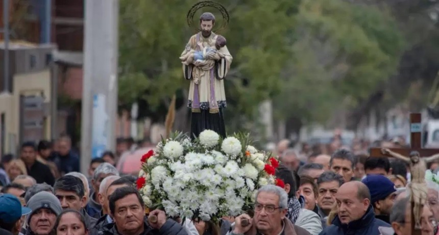 Cientos de catamarqueños dijeron presente en la procesión de San Cayetano