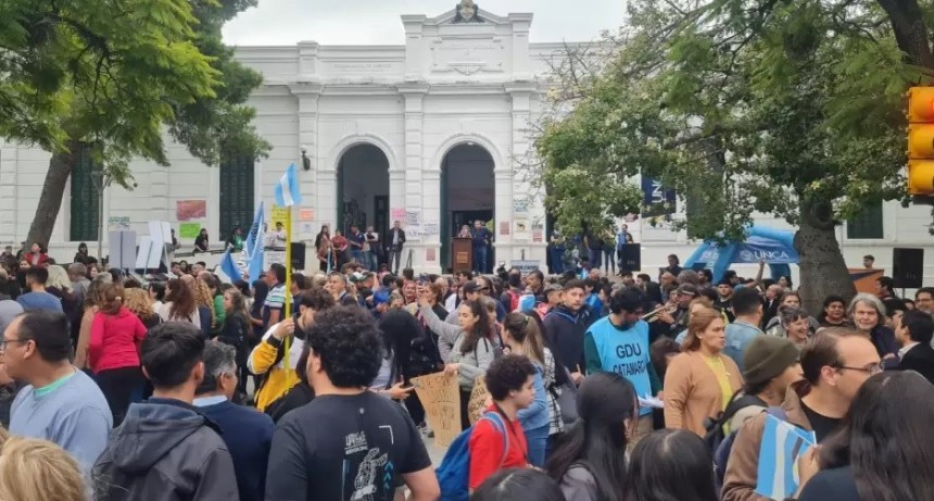 Los gremios universitarios sin acuerdo paritario, ratificaron el paro de este lunes