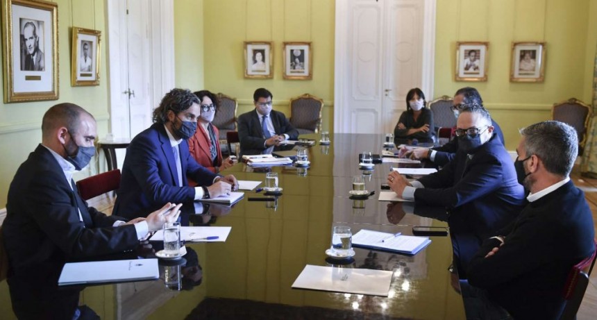 En la recta final hacia las PASO, el Gobierno refuerza el presupuesto para planes sociales, obras públicas y compra de vacunas contra el coronavirus