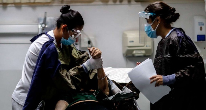 ¿Puede la Argentina evitar la tercera ola de coronavirus a pesar de la circulación de la variante Delta?: qué dicen los expertos