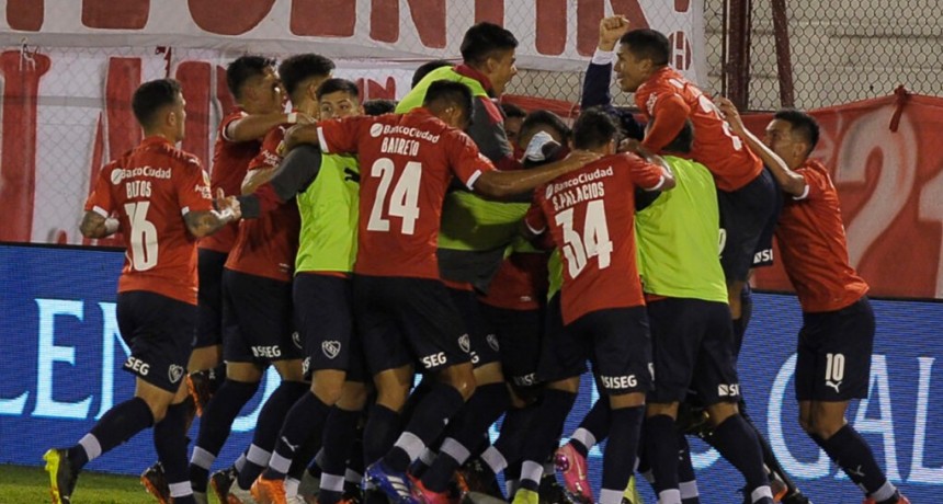 Independiente venció a Huracán 1-0 y sigue prendido en la lucha