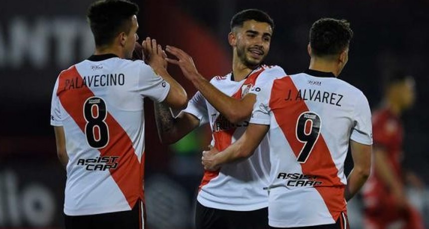 River lo buscó hasta el final y rescató una valiosa victoria ante Arsenal para seguir prendido en la pelea