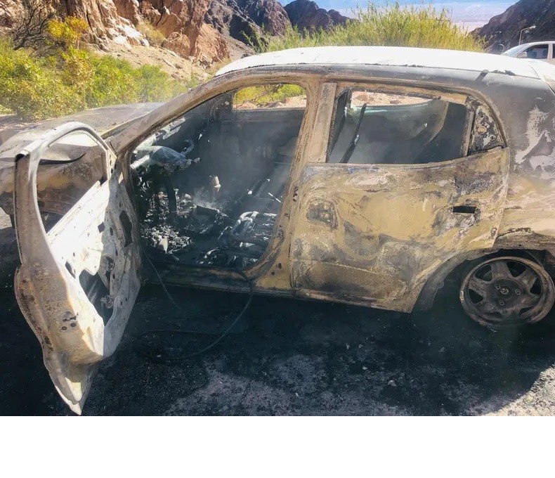 Un auto de turistas se prendió fuego en las Termas de Fiambalá