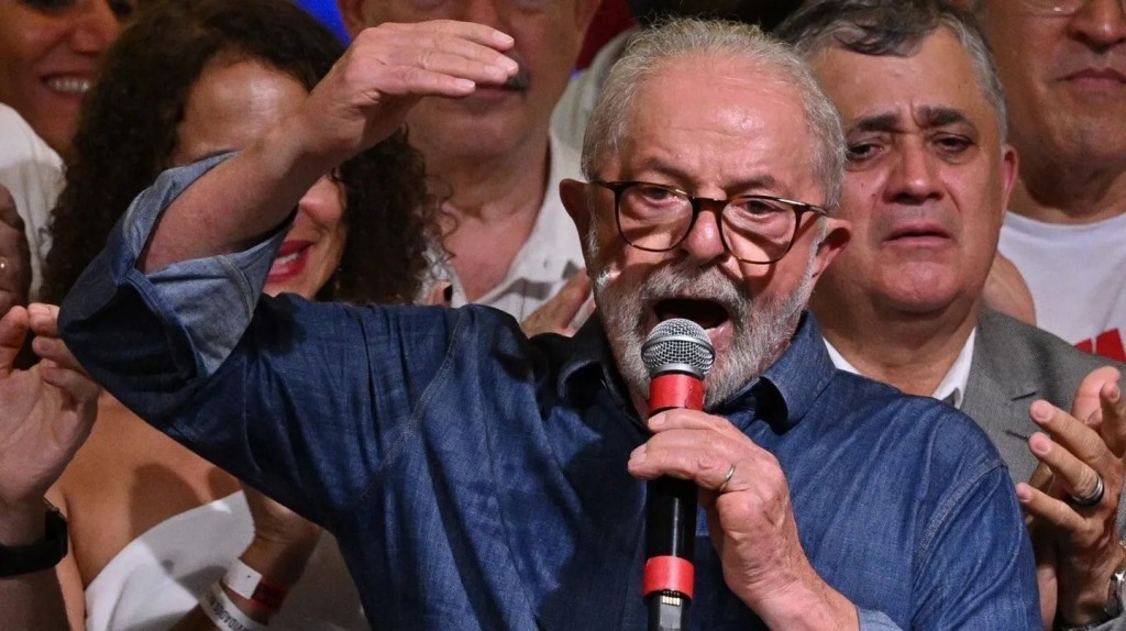 Lula derrotó a Bolsonaro por menos de dos puntos y vuelve a la presidencia de Brasil