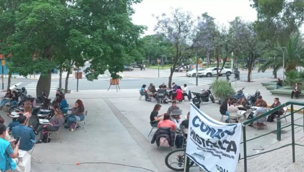 La toma de la UNCA se mantiene y crece la interna con la Franja Morada