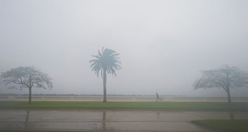 Huracán Milton azota Florida con tornados e inundaciones a pocas horas de tocar tierra