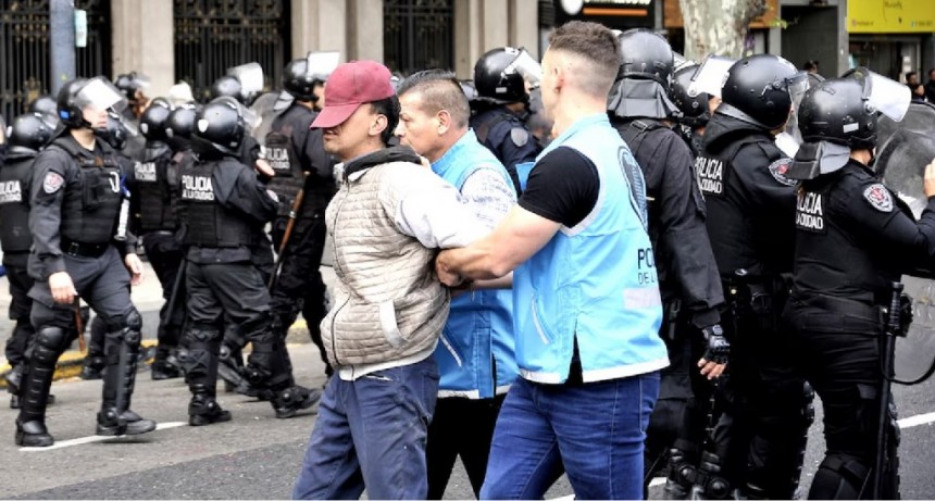 Siete detenidos por los incidentes afuera del Congreso tras la confirmación del veto a la Ley de Financiamiento Universitario