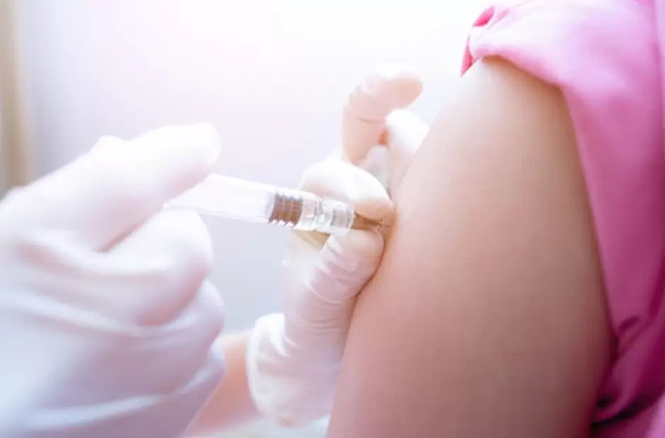 Descubrieron que la vacuna VPH reduce en un 87 % el riesgo de cáncer de cuello uterino